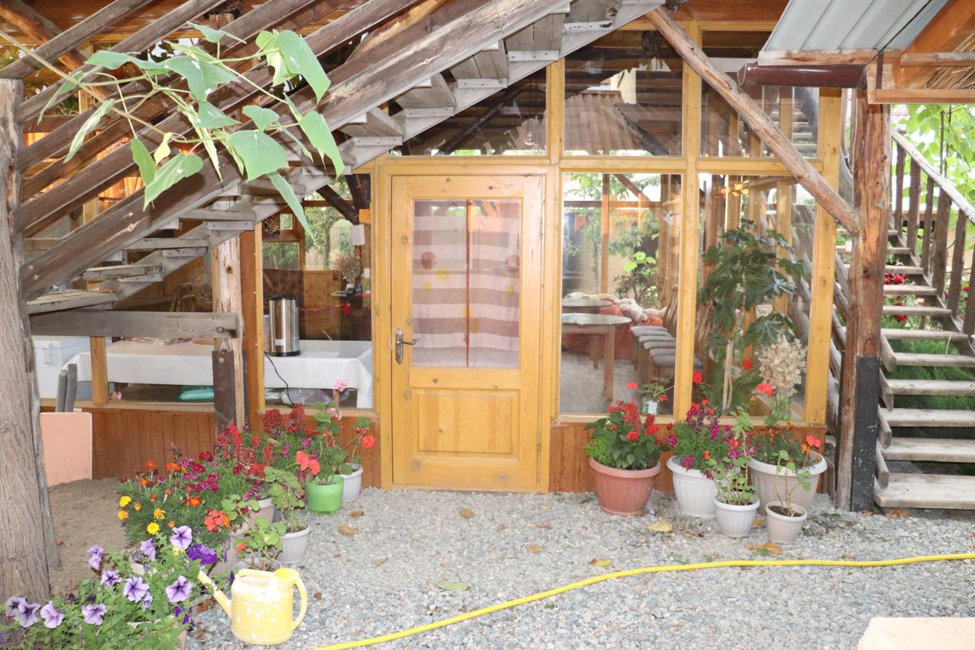 Happy Nomads Yurts & Hostel Karakol Buitenkant foto