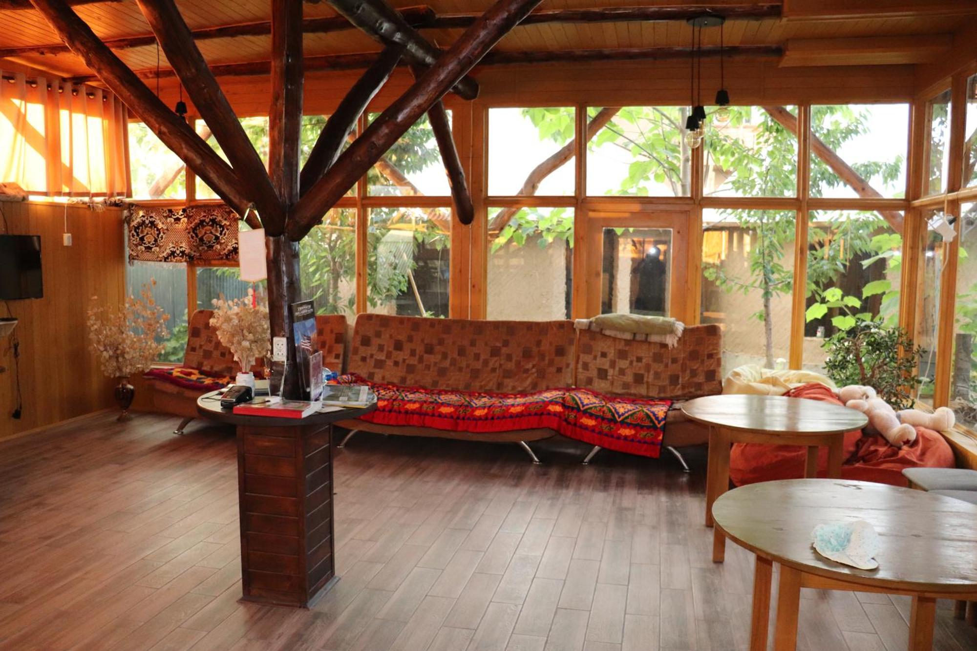Happy Nomads Yurts & Hostel Karakol Buitenkant foto