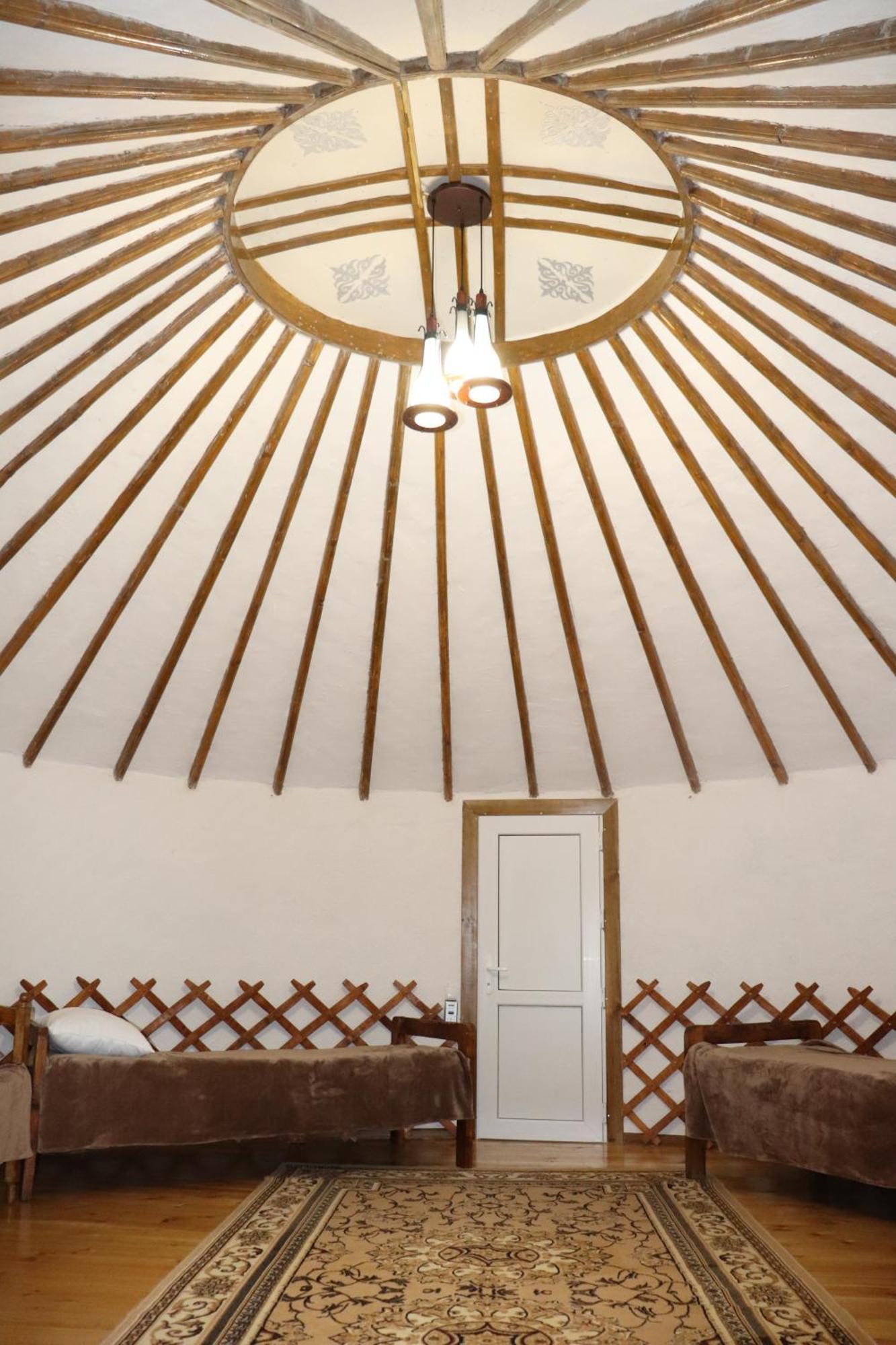 Happy Nomads Yurts & Hostel Karakol Buitenkant foto