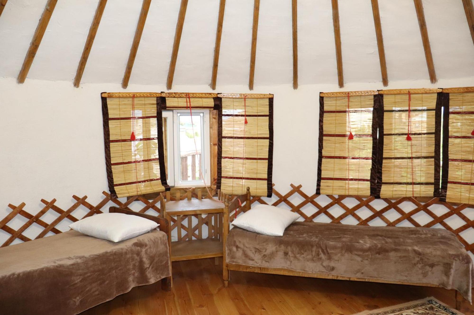 Happy Nomads Yurts & Hostel Karakol Buitenkant foto