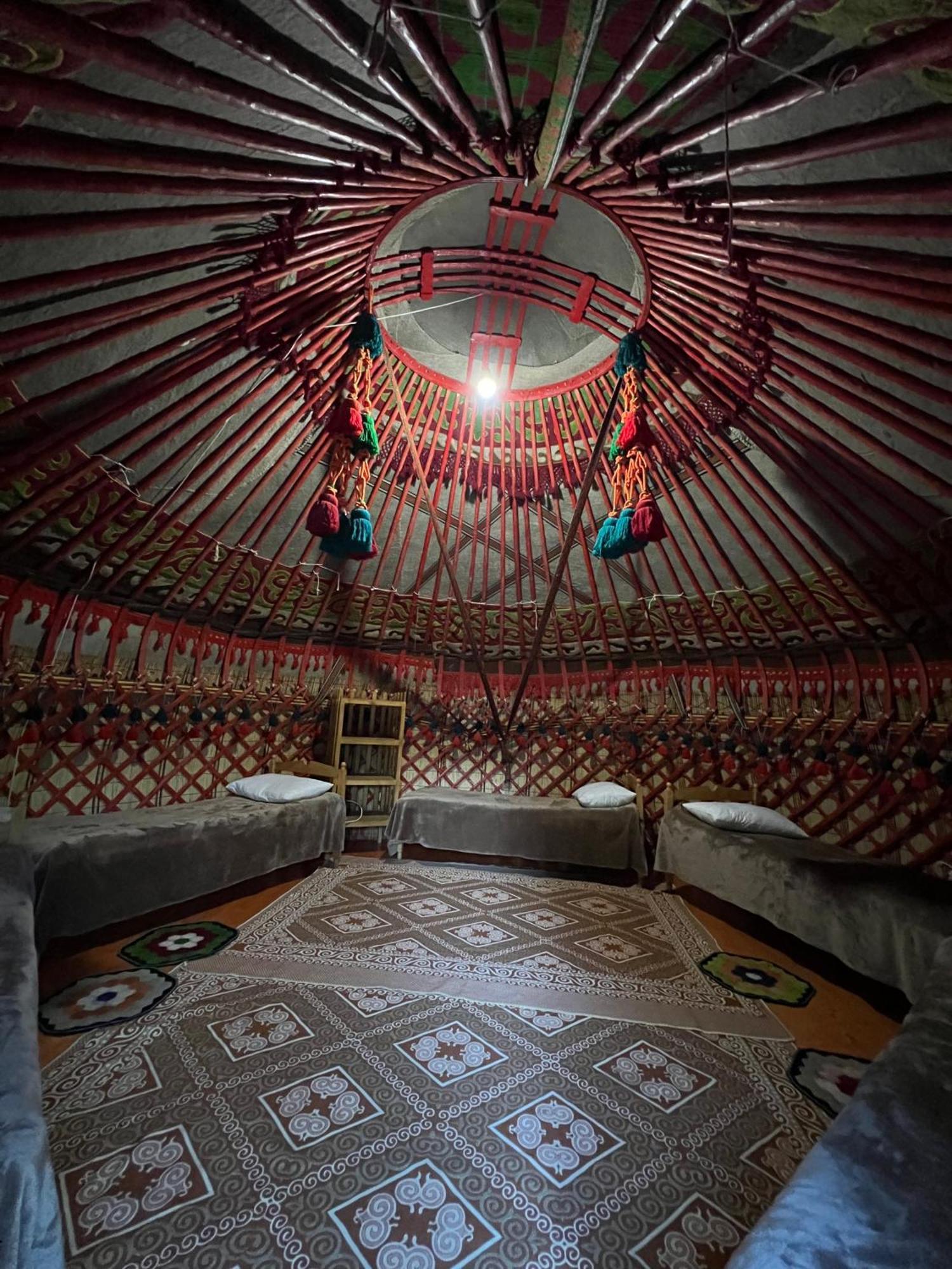 Happy Nomads Yurts & Hostel Karakol Buitenkant foto