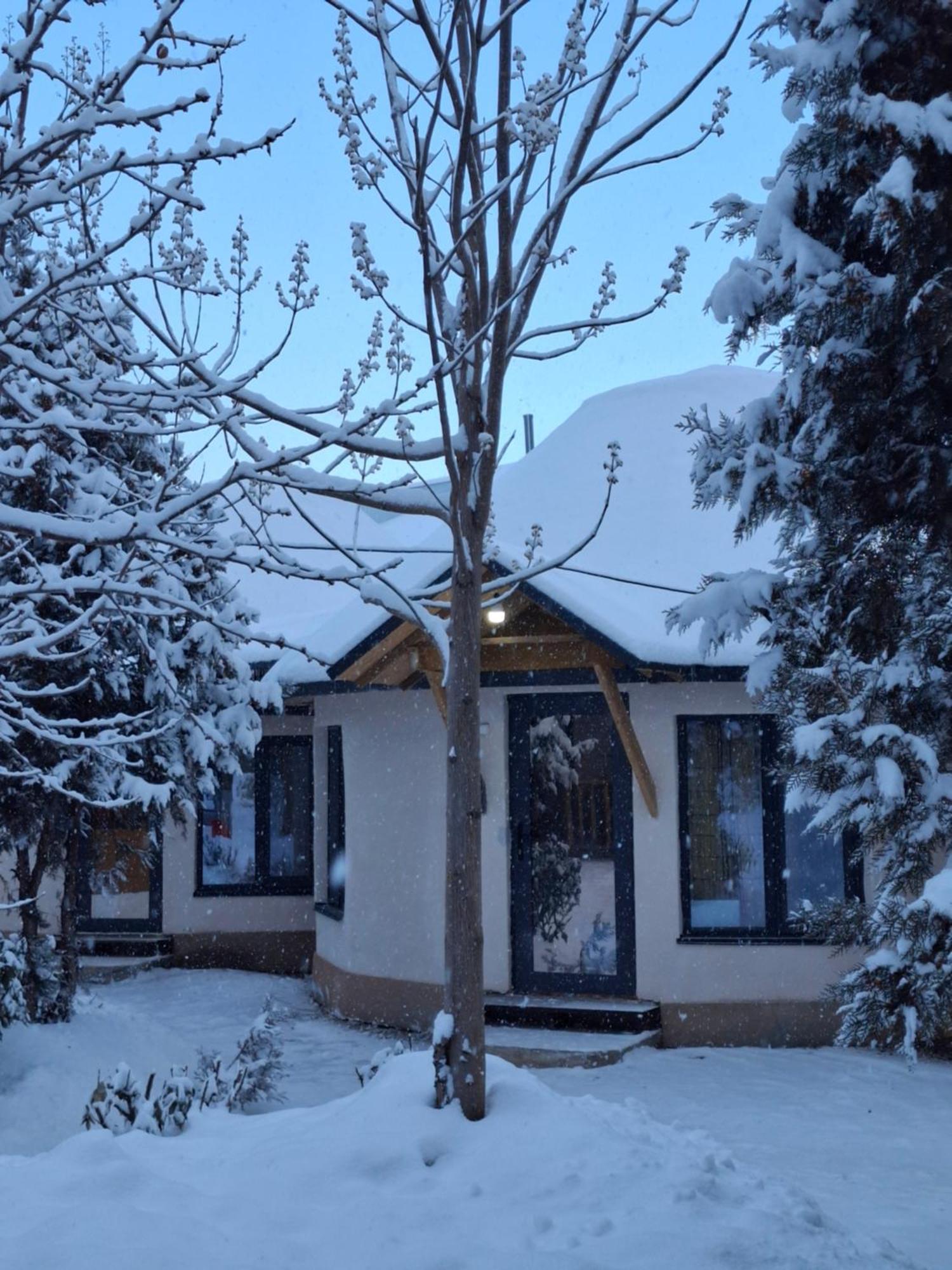 Happy Nomads Yurts & Hostel Karakol Buitenkant foto