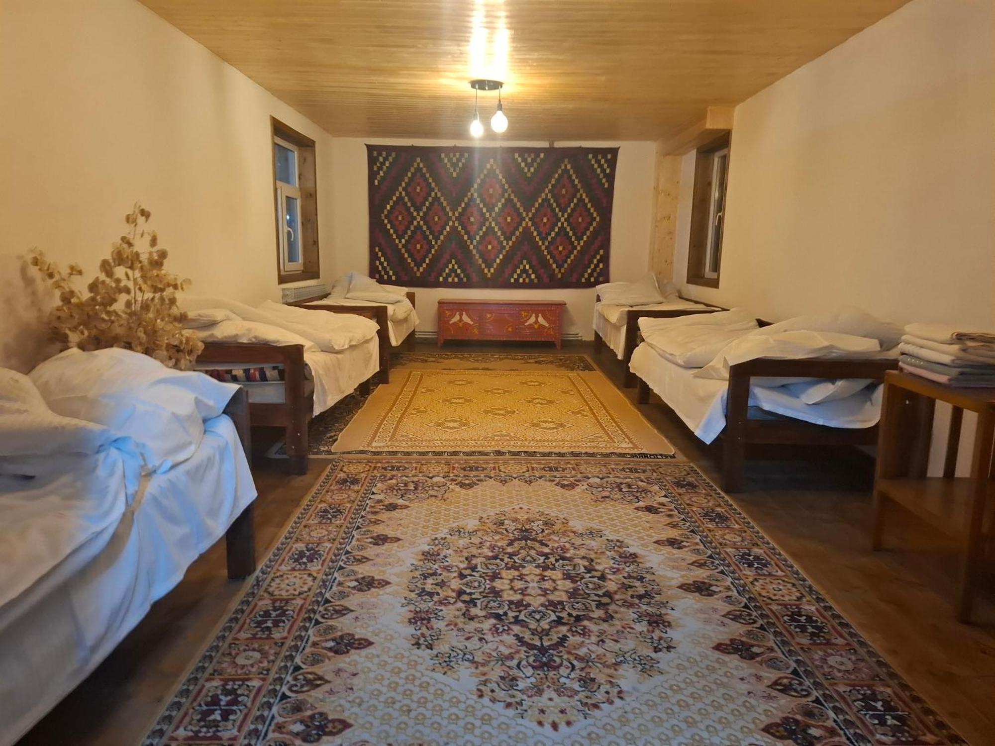 Happy Nomads Yurts & Hostel Karakol Buitenkant foto