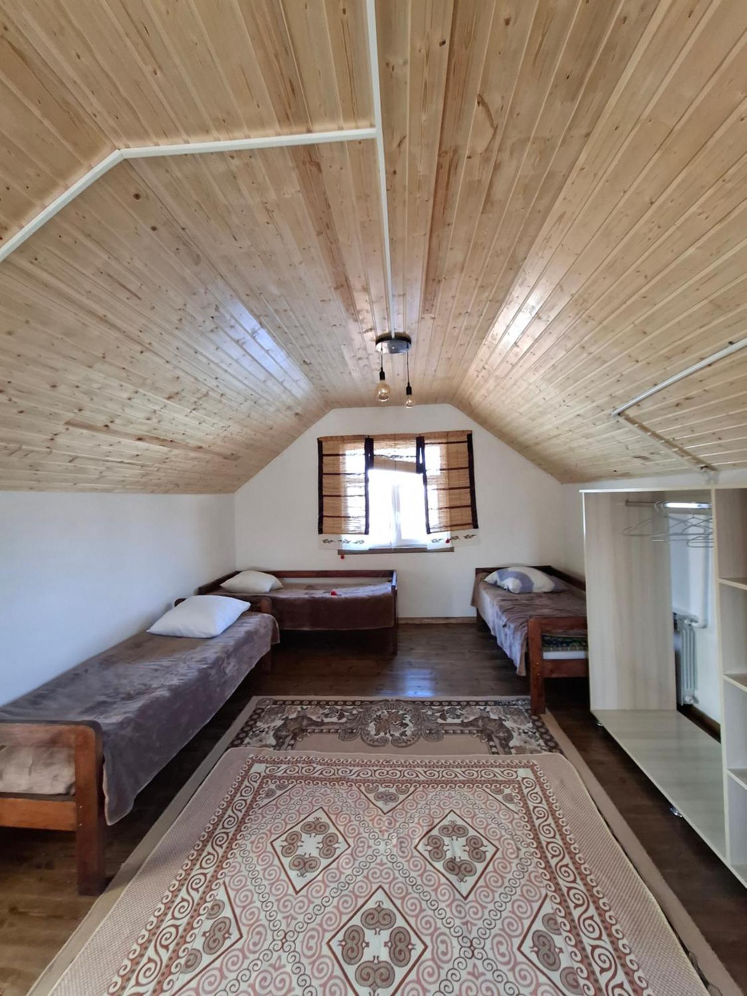 Happy Nomads Yurts & Hostel Karakol Buitenkant foto