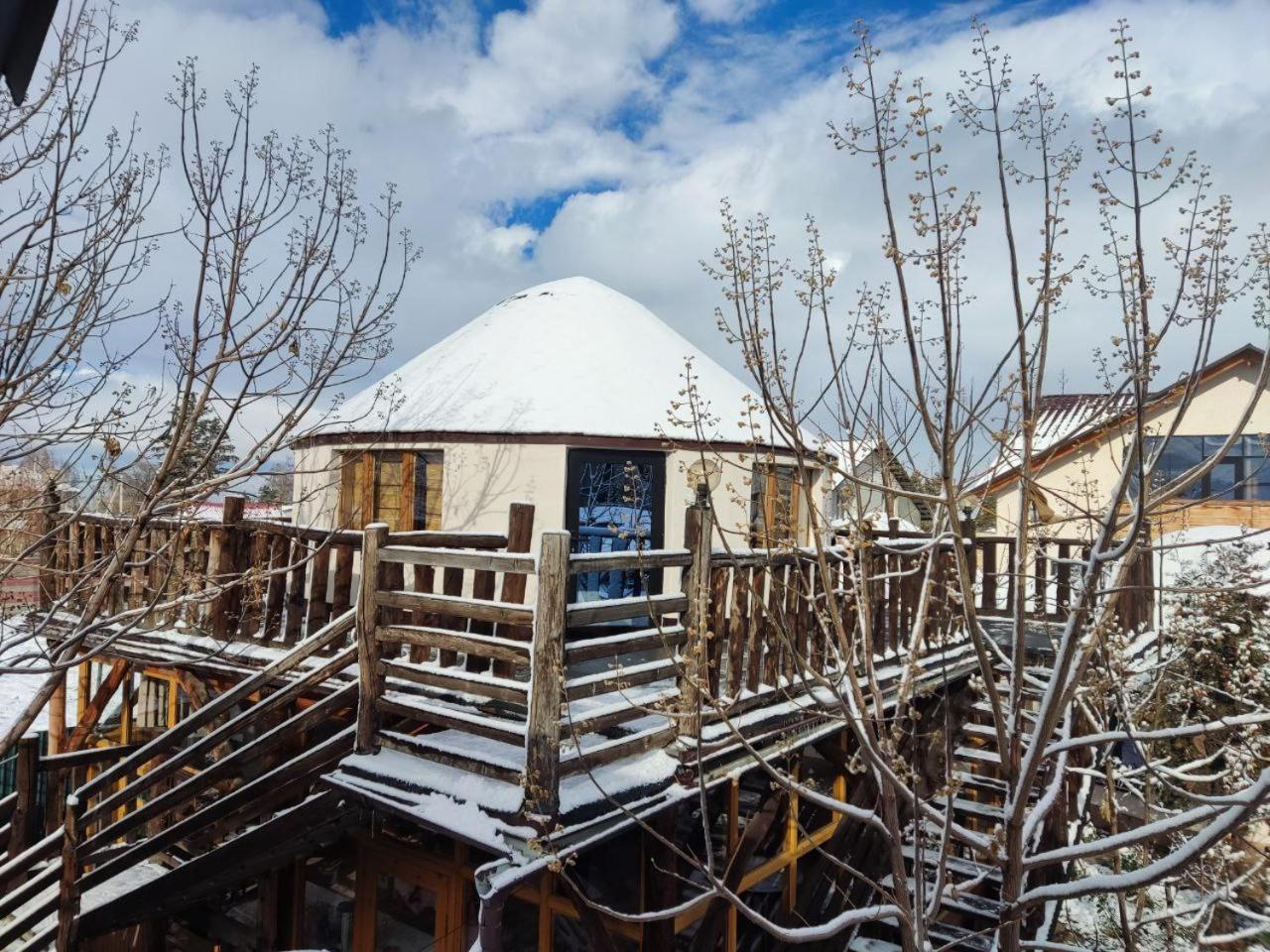 Happy Nomads Yurts & Hostel Karakol Buitenkant foto