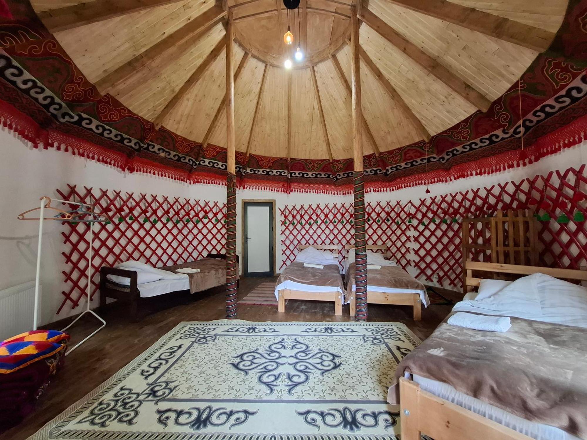 Happy Nomads Yurts & Hostel Karakol Buitenkant foto